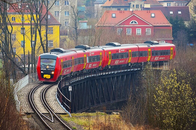 Czerwona strzała na polskich torach