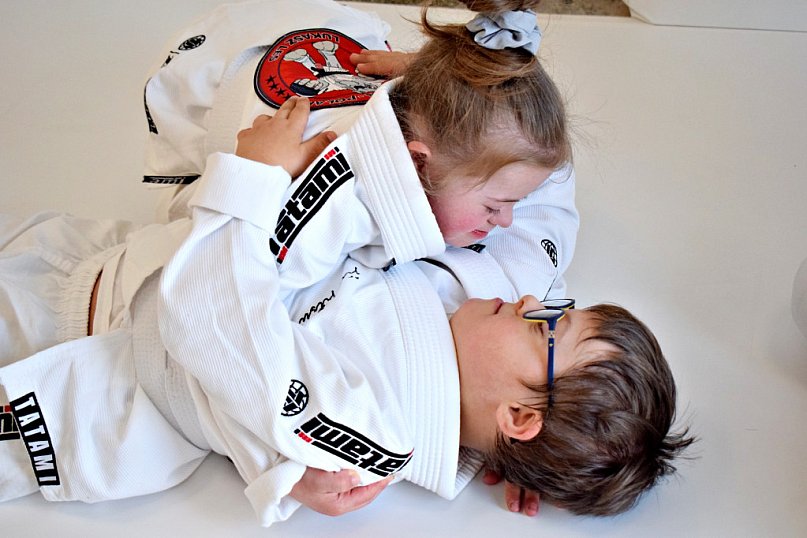 Dzieci z przedszkola terapeutycznego trenują w Team Sukata Poland