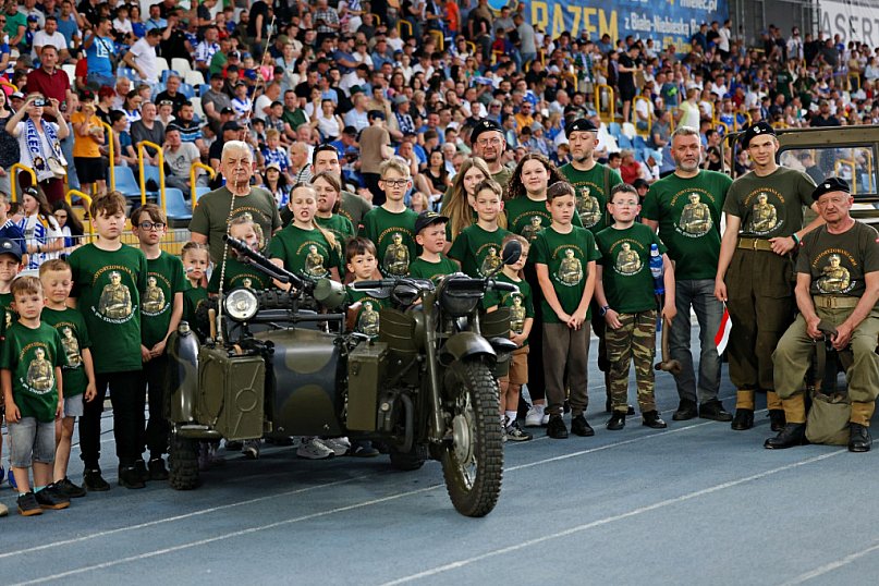 Patriotyczna oprawa meczu Stali Mielec