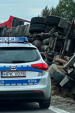 Ciężarówka wypadła z obwodnicy-12801