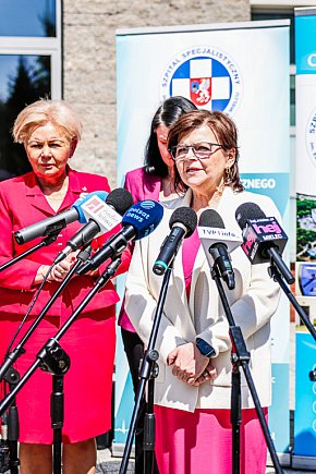 Minister Zdrowia odwiedziła szpital i pogotowie-12806