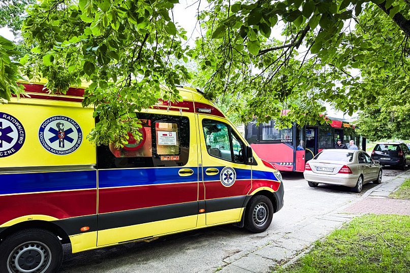 Kolizja autobusu MKS i dostawczaka