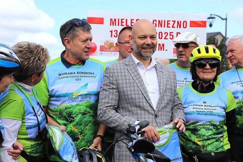 Wyruszyli z Mielca do Gniezna na rowerach