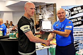 „Diablo” Włodarczyk trenował z mieleckimi pięściarzami-12912