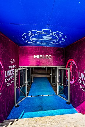 Rusza Women’s UEFA EURO U19 w Mielcu! Stadion ma nowe ławki rezerwowych-12909