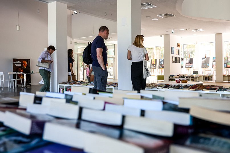 Charytatywny kiermasz książki