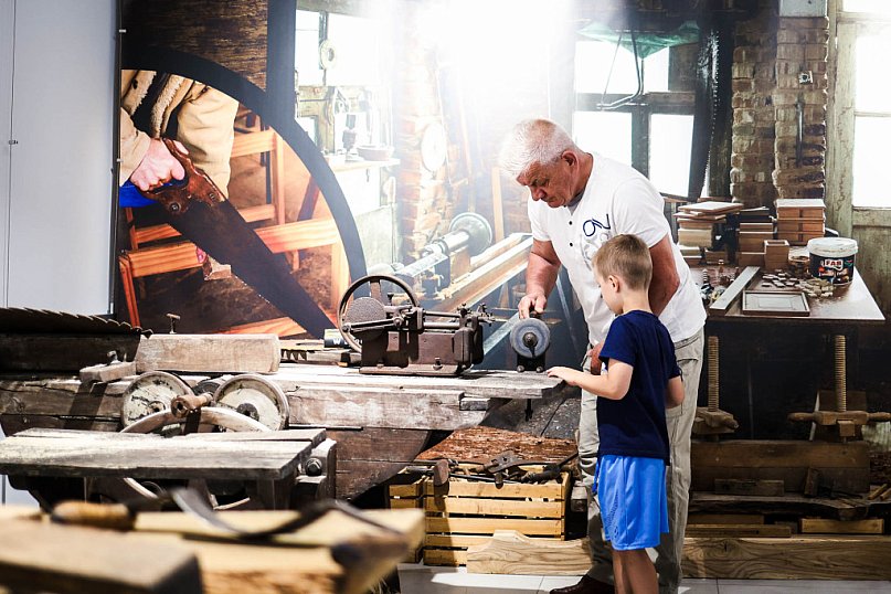 Otwarcie wystawy „Dźwięczne Rąbane Ekologiczne Wytrzymałe Naturalne Odnawialne”