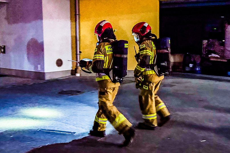 Groźna chemia przy lotnisku? Strażacy i policja w akcji