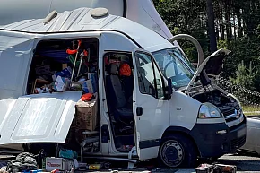 Wypadek na obwodnicy. Ciężarówka i dostawczy-13055