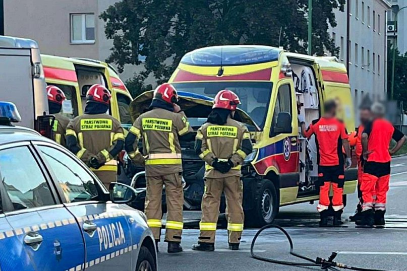 Rozbita karetka w centrum