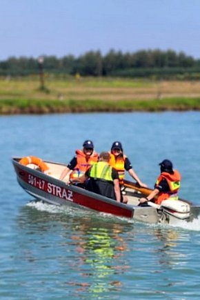 Ćwiczenia policji i straży na zbiorniku wodnym-13147