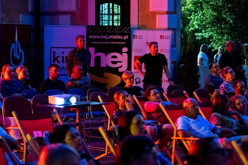 Plenerowe kino nieme z muzyką na żywo