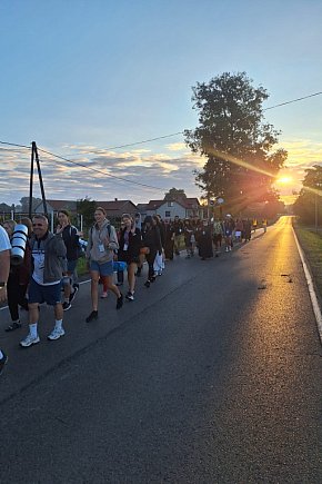 Pielgrzymka ma jasny cel – ma Jasną Górę-13181