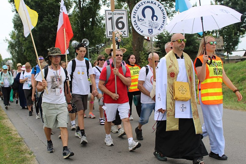 Na szlaku pielgrzymki – Mieleckie grupy docierają do Trzebniowa