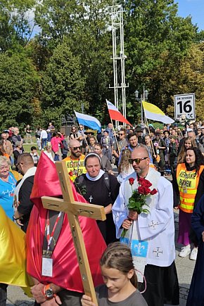 Pielgrzymi z Mielca już u stóp Jasnej Góry!-13212