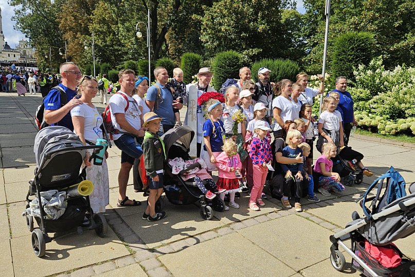 Pielgrzymi z Mielca już u stóp Jasnej Góry!
