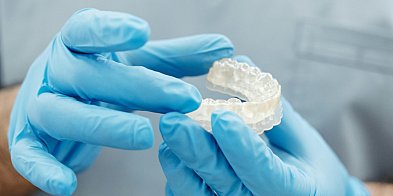 Leczenie zgryzu nakładkami? Mielecka stomatolog ortodonta przestrzega-83321