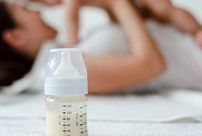 Groźna bakteria w mleku dla niemowląt. Nie podawaj dzieciom!-84725