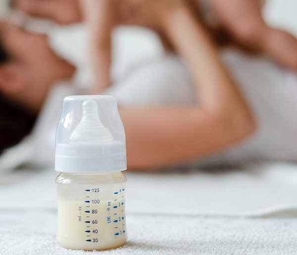 Groźna bakteria w mleku dla niemowląt. Nie podawaj dzieciom!-84725