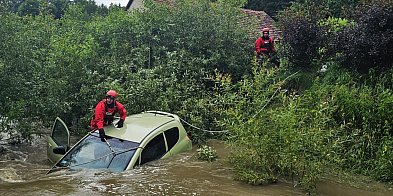 Dramatyczny wypadek w Bieszczadach. Lawina błotna, zalane piwnice-86659