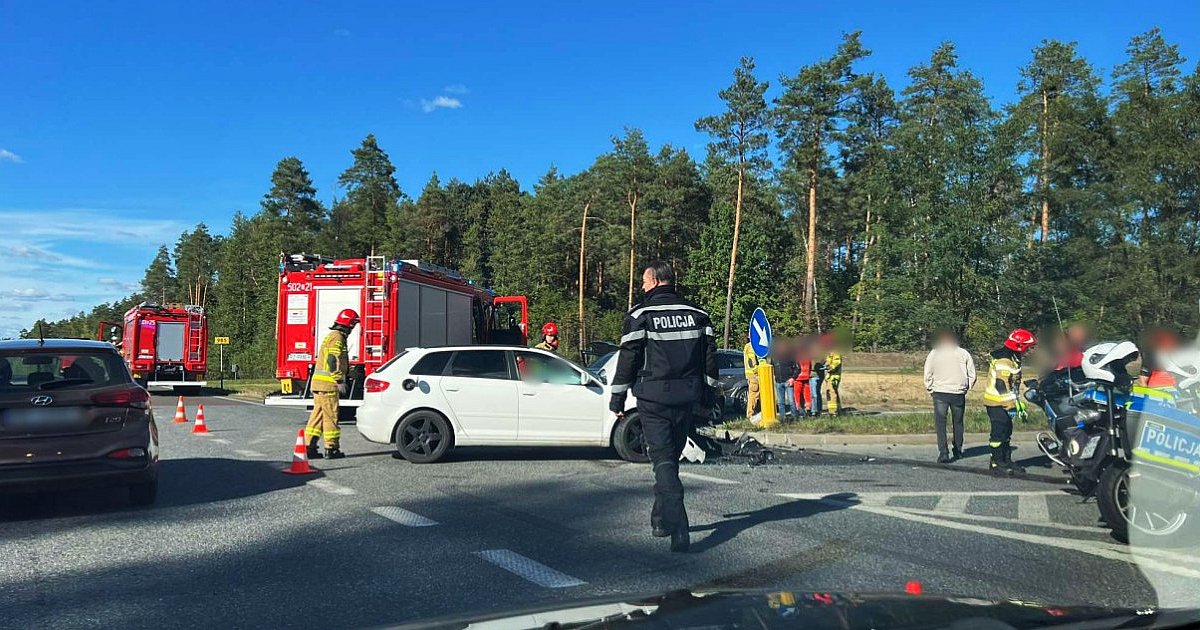 Zderzenie trzech osobówek na obwodnicy! Utrudniania! - HEJ.MIELEC.PL