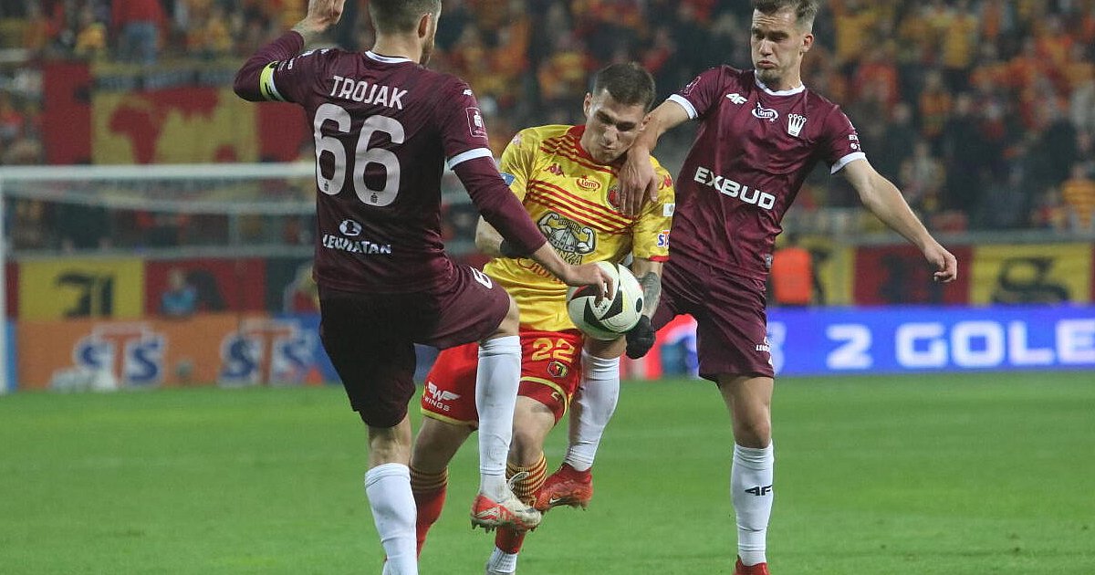 Ekstraklasa piłkarska - zwycięstwa faworytów, Jagiellonia wiceliderem - HEJ.MIELEC.PL