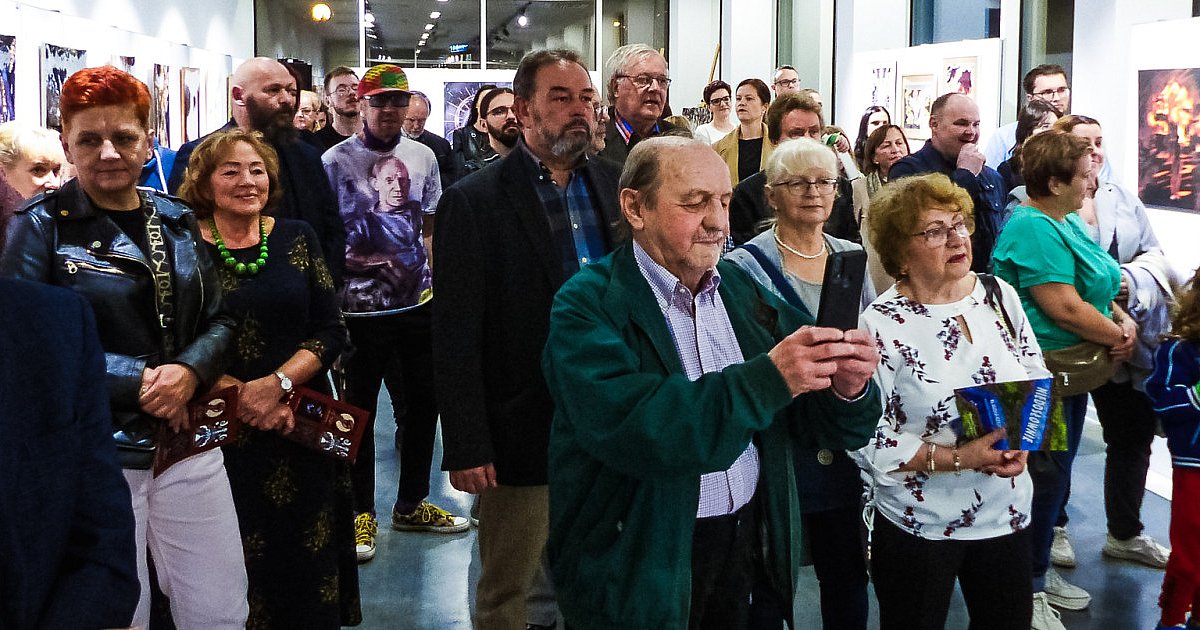 Klaudia Rzeźnik przyciągnęła tłum miłośników sztuki [FOTO] - HEJ.MIELEC.PL