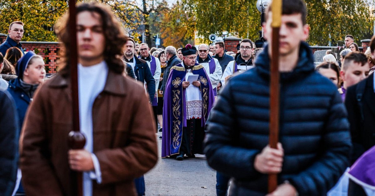 Wszystkich Świętych: nabożeństwa na mieleckich cmentarzach - HEJ.MIELEC.PL