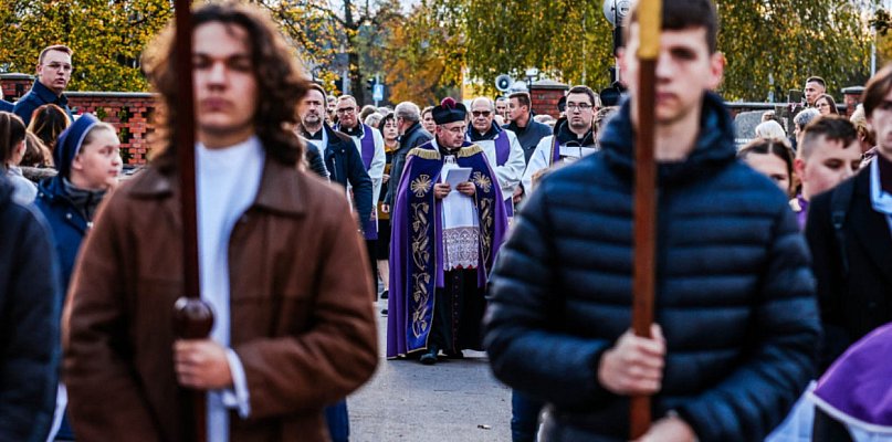 Wszystkich Świętych: nabożeństwa na mieleckich cmentarzach - 90480