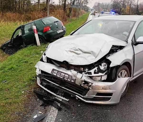 Wypadek w Zgórsku. Trzy osoby trafiły do szpitala-90494