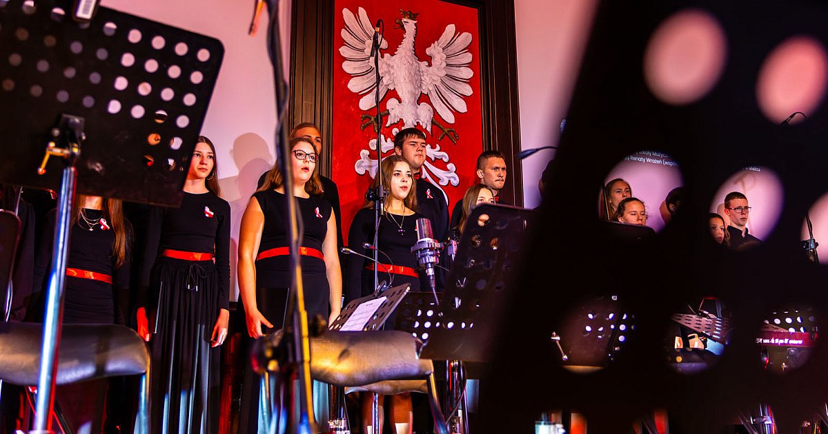 Muzyka i słowa o rzeczach ważnych. Koncert Patriotyczny w PSM [FOTO] - HEJ.MIELEC.PL