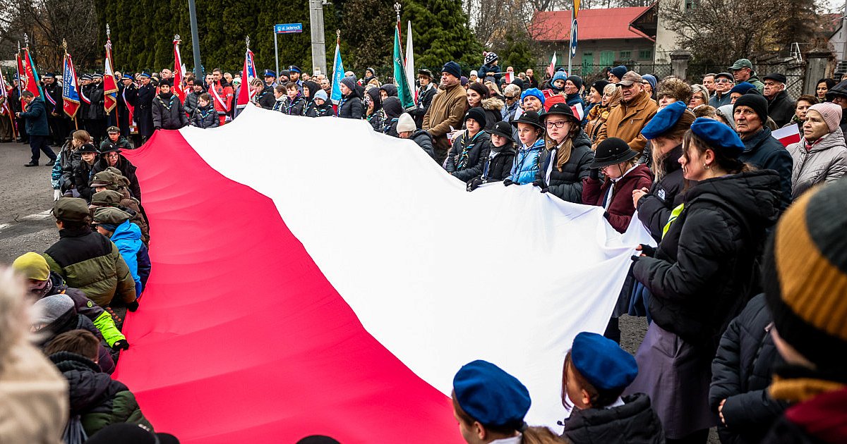 Chłód nie był przeszkodą. Mielec tłumnie świętował niepodległość [FOTO, WIDEO] - HEJ.MIELEC.PL