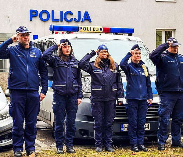 Syreny zawyły o 14:00. Ku czci zmarłego ratownika [FOTO, WIDEO]-90927