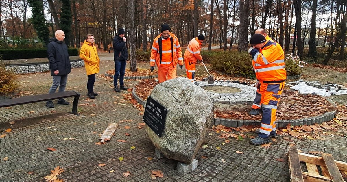 Obelisk krwiodawców przeniesiony - ma nowe miejsce - HEJ.MIELEC.PL