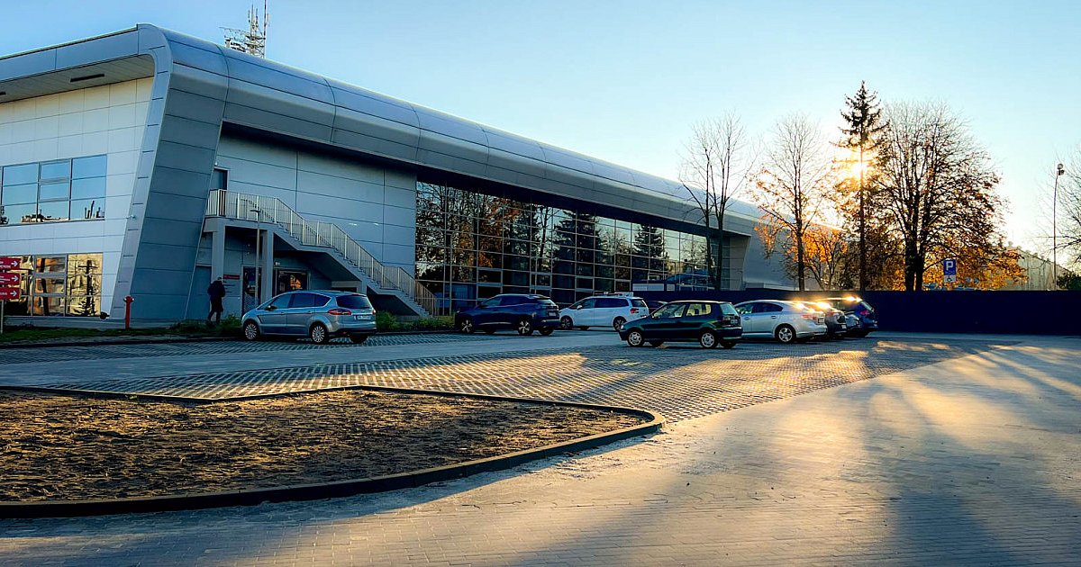 Nowy parking przy hali i stadionie gotowy - HEJ.MIELEC.PL