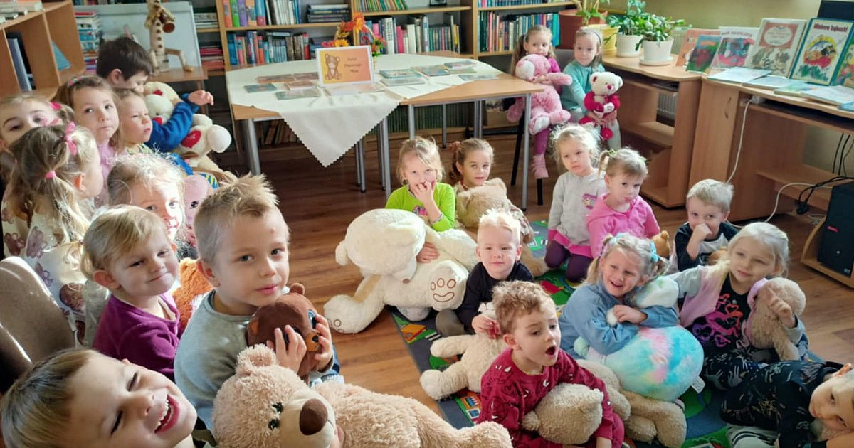 Pluszowy Miś w Bibliotece: święto przyjaźni i dzieciństwa w Trześni - HEJ.MIELEC.PL
