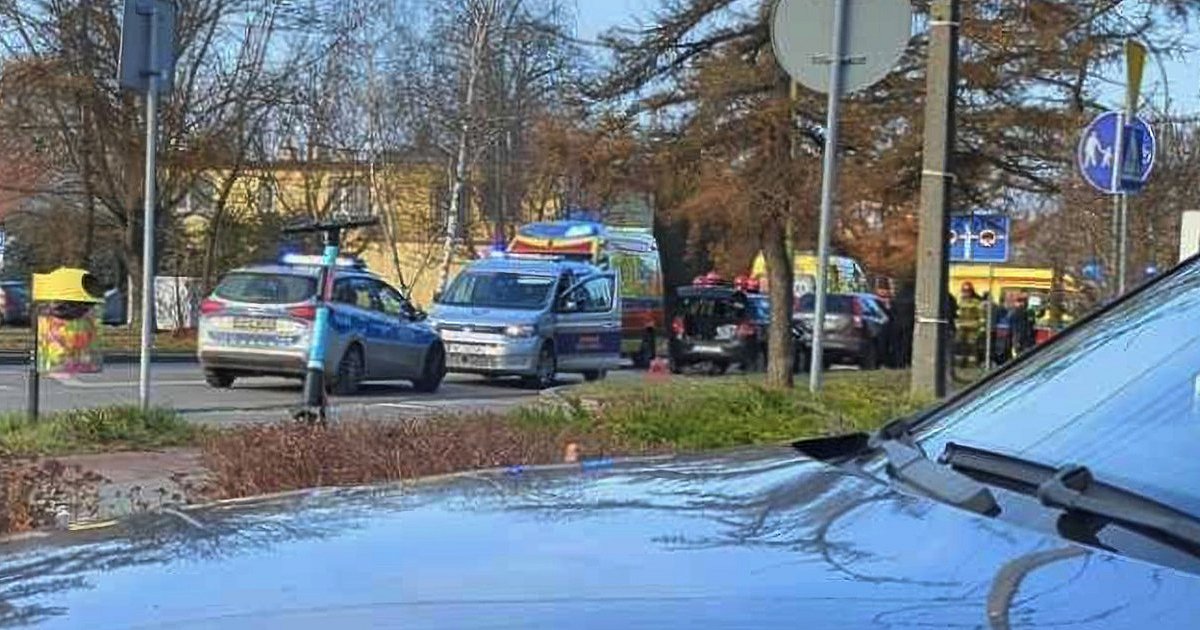 Kolizja 4 samochodów przy McDonalds! Utrudnienia - HEJ.MIELEC.PL