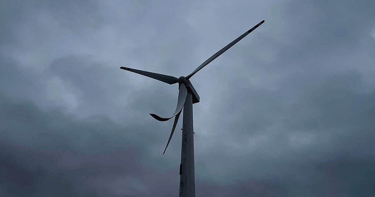 Niebezpieczny incydent. Awaria wiatraka przy obwodnicy - HEJ.MIELEC.PL