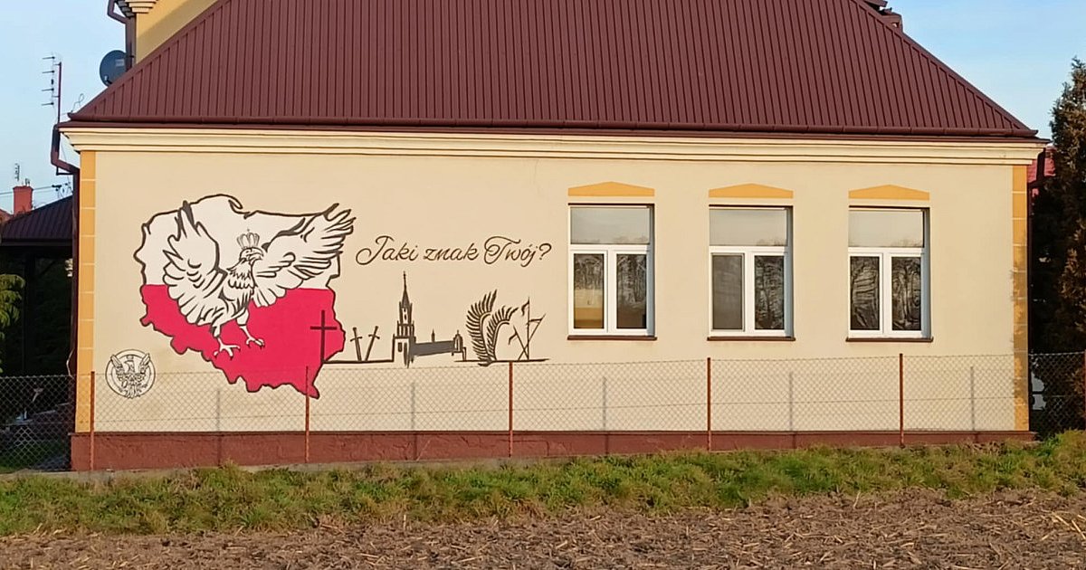 Odsłonięcie patriotycznego muralu w Szkole Podstawowej w Dąbiu - HEJ.MIELEC.PL