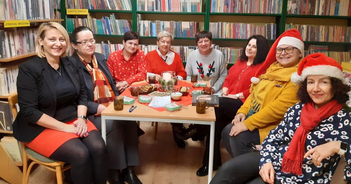 Świąteczna magia i literackie dyskusje: Ostatnie spotkanie DKK w 2024 roku - HEJ.MIELEC.PL