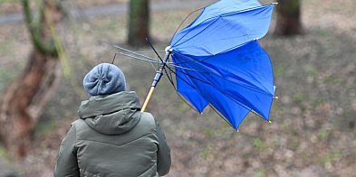 IMGW ostrzega przed silnym wiatrem w całym kraju-92440