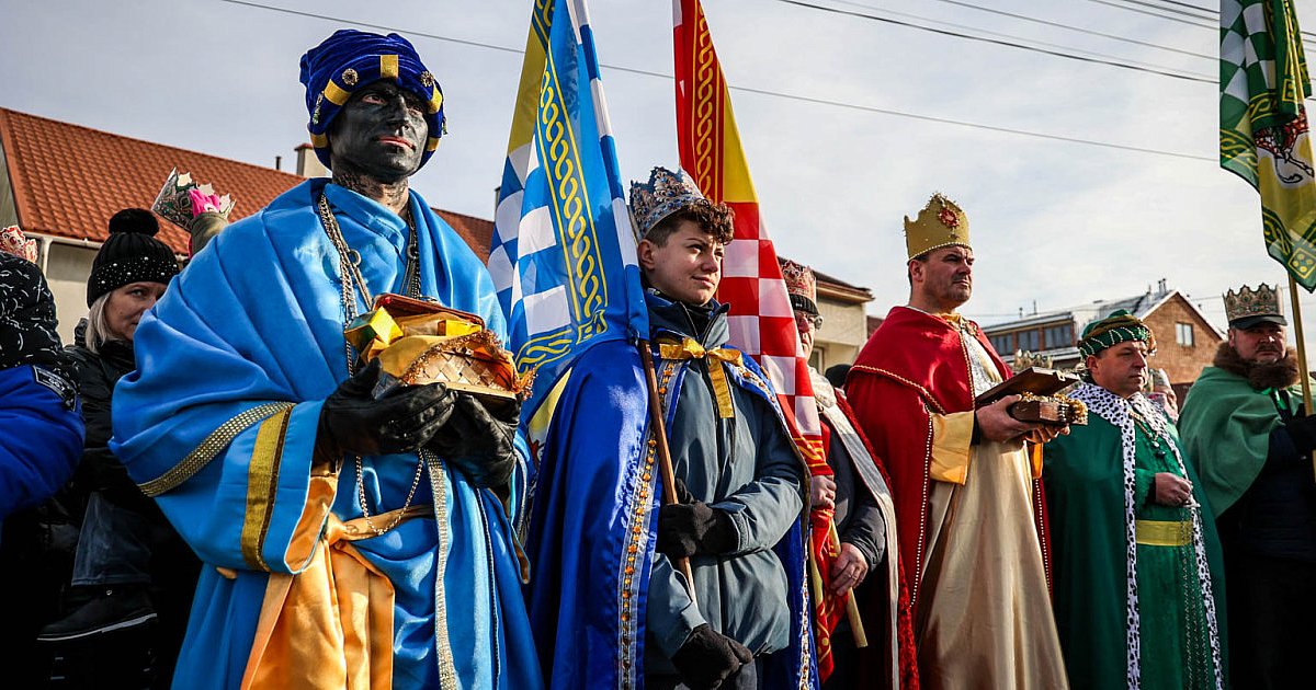 Przecław powitał Trzech Króli. Kolędowanie na Rynku [FOTO] - HEJ.MIELEC.PL