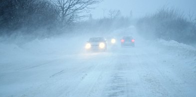 IMGW ostrzega przed zamieciami śnieżnymi, silnym wiatrem i oblodzeniem-92730