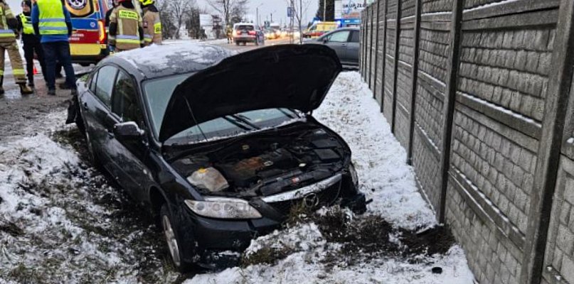 Dwie osobówki i ciężarówka. Groźne zderzenie w Chorzelowie - 92754