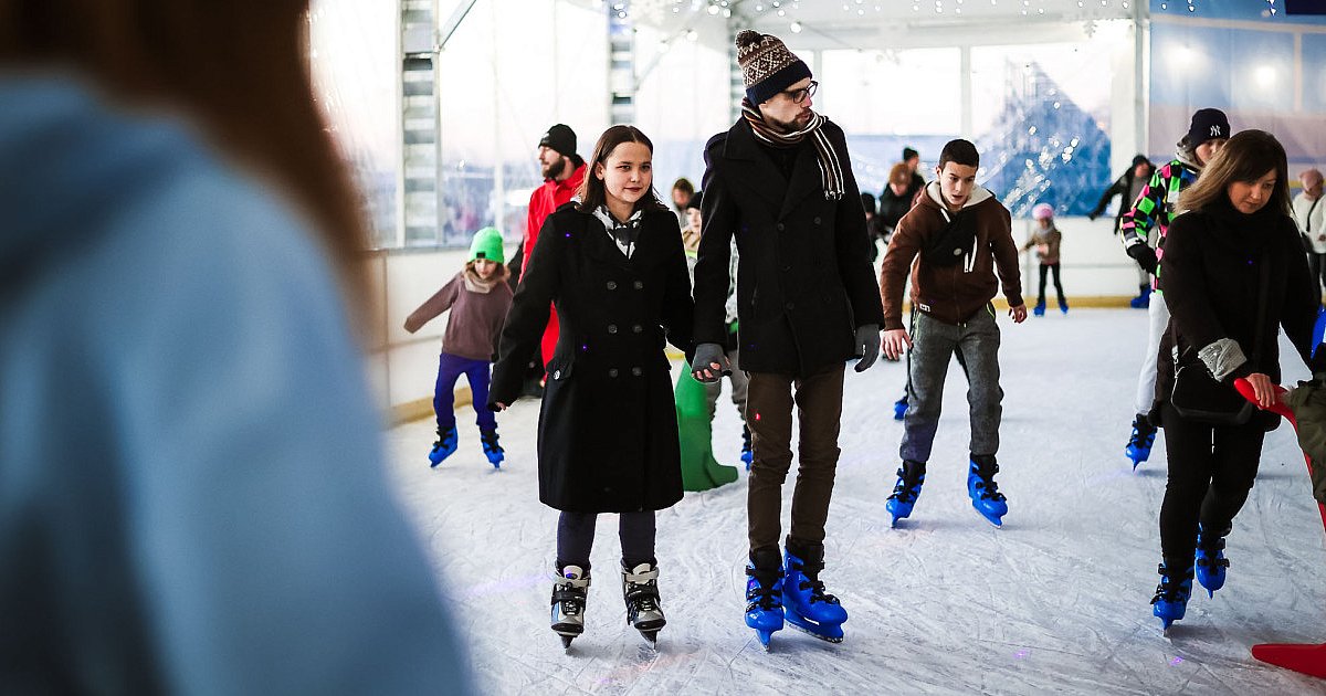 Miejskie lodowisko już działa! Tłumy na otwarciu [FOTO] - HEJ.MIELEC.PL