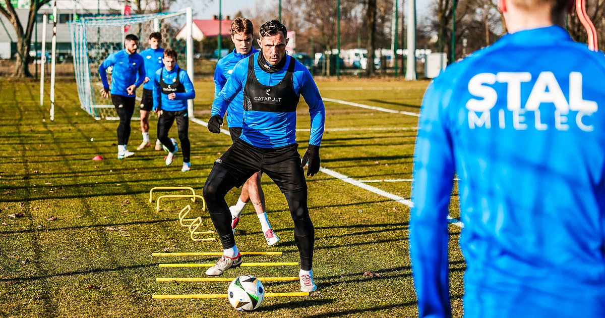 FKS Stal Mielec wróciła z Hiszpanii, w piątek wraca ekstraklasa [WIDEO, FOTO] - HEJ.MIELEC.PL
