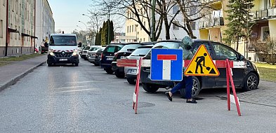 Ekipa drogowa pracuje na Grunwaldzkiej. Droga się zapadała-94380