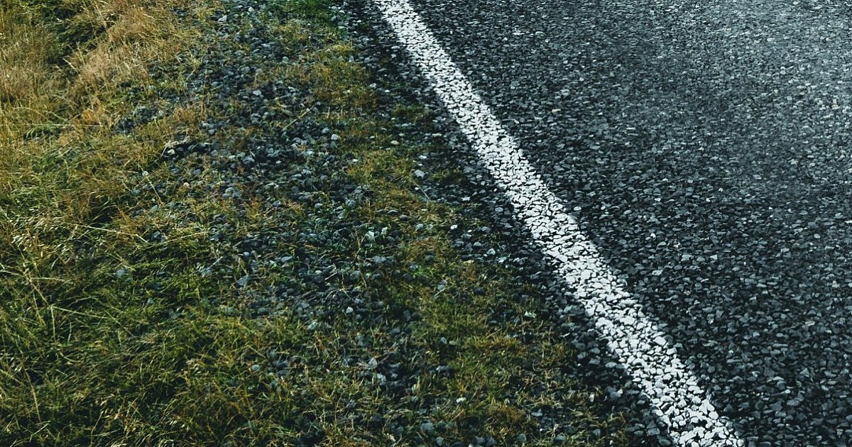 Będzie poszerzenie drogi i budowa chodnika. Ale najpierw... - HEJ.MIELEC.PL