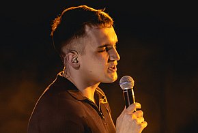 Janek Szynal, muzycy i pełna publika! Koncert zmiennych emocji [FOTO]-94693