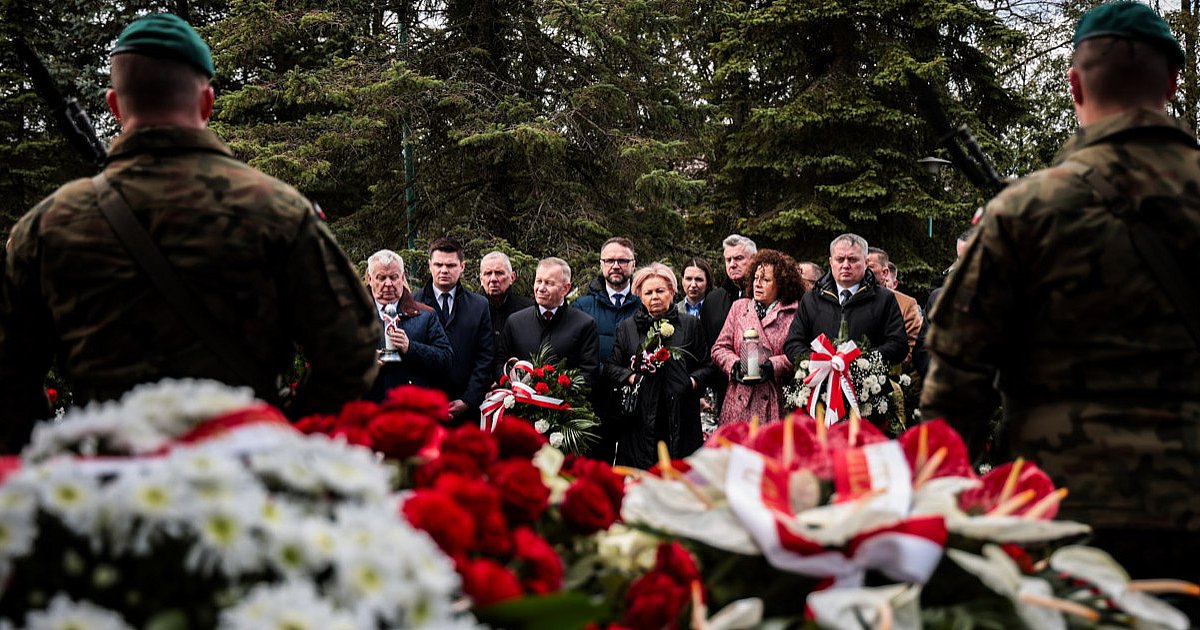 15. rocznica katastrofy smoleńskiej. "Płynie od nas z Mielca piękny sygnał" [FOTO] - HEJ.MIELEC.PL